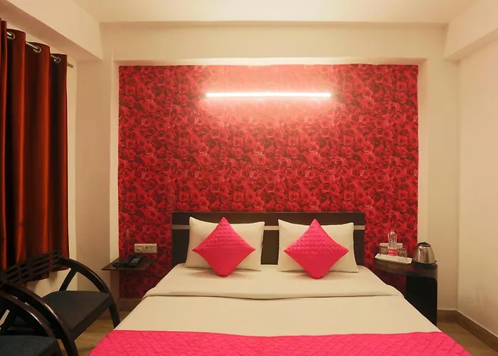 Hotel Mayank Plaza-Near Igi Airport Terminal-3