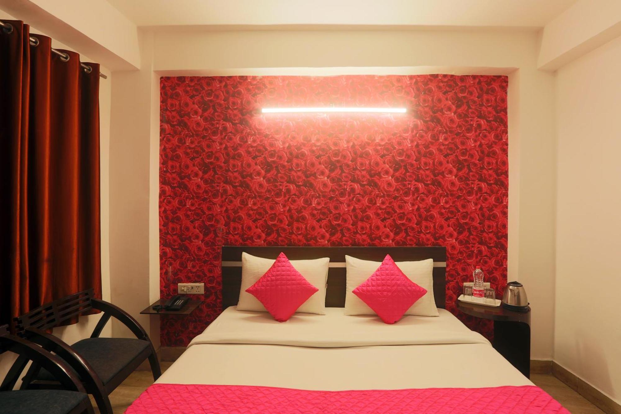 Mayank Plaza-near Igi Airport Terminal-3 Hotel